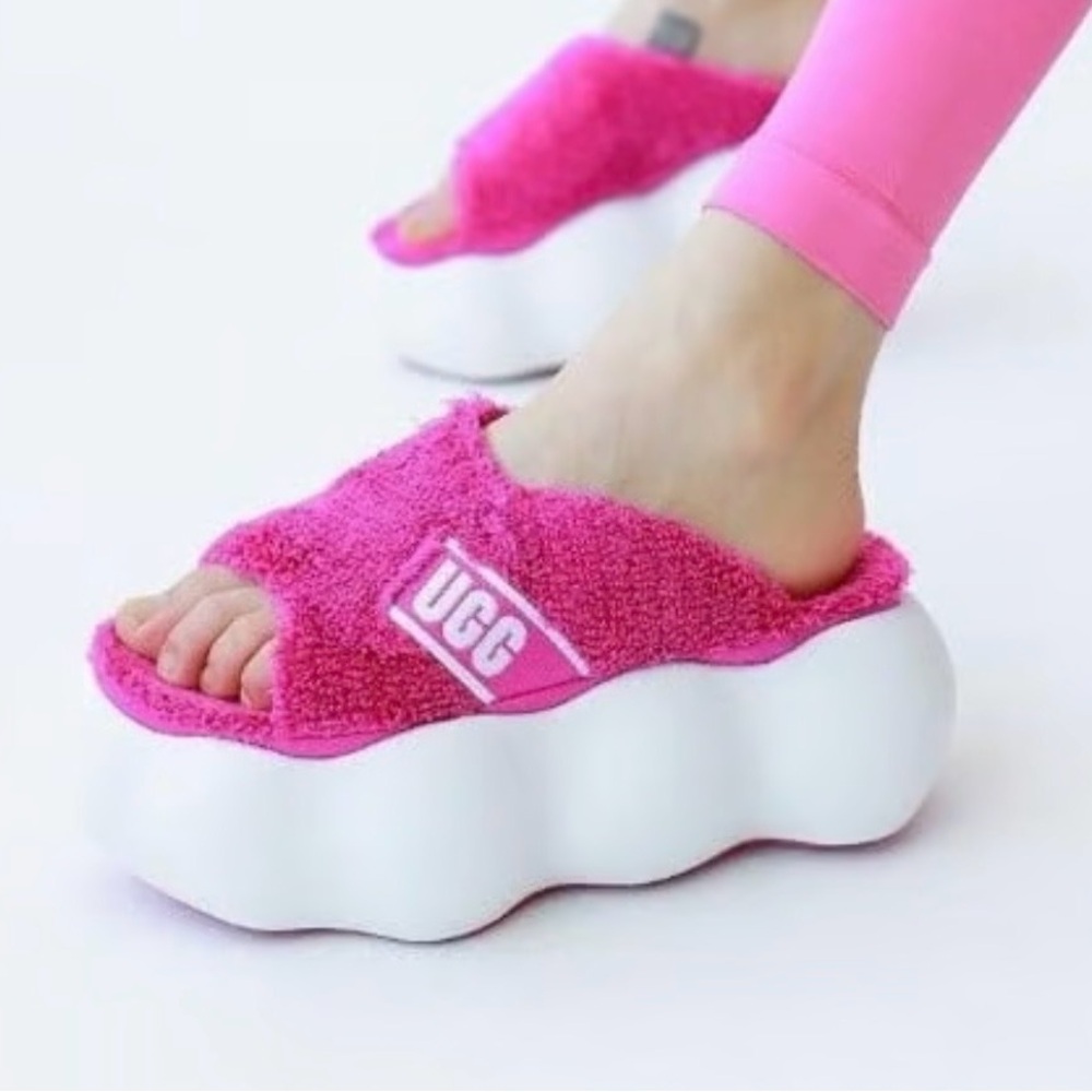 UGG Sugarcloud Slides in “ Dragon Fruit “ Fuchsia Pink Woman’s 10 | New No Box